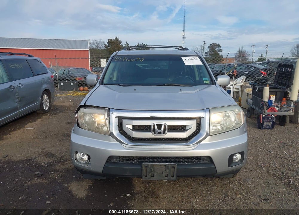 2011 HONDA PILOT TOURING VIN: 5FNYF4H98BB093947