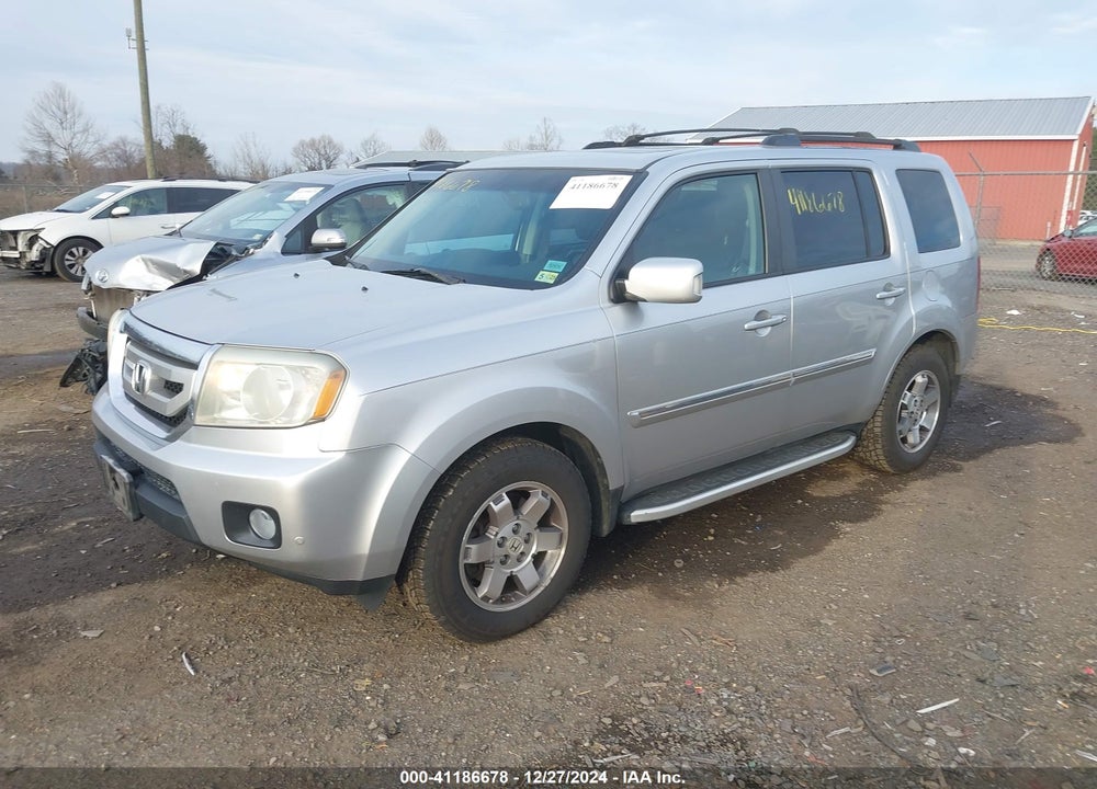 2011 HONDA PILOT TOURING VIN: 5FNYF4H98BB093947