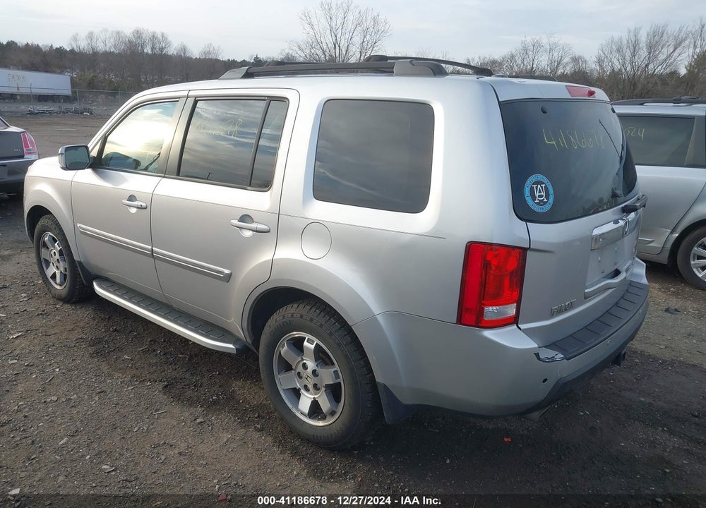 2011 HONDA PILOT TOURING VIN: 5FNYF4H98BB093947