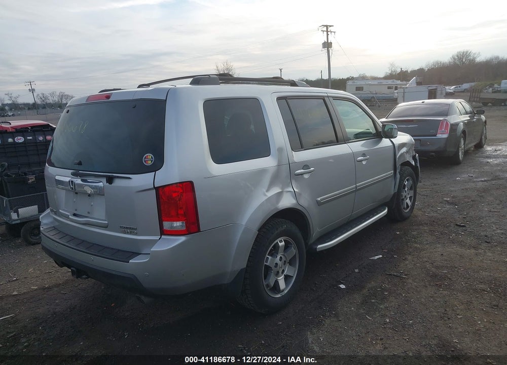 2011 HONDA PILOT TOURING VIN: 5FNYF4H98BB093947