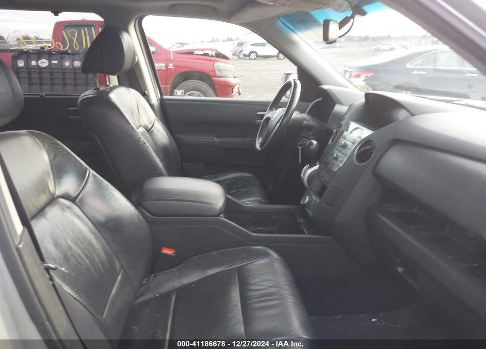 2011 HONDA PILOT TOURING VIN: 5FNYF4H98BB093947