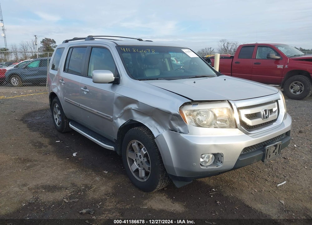 2011 HONDA PILOT TOURING VIN: 5FNYF4H98BB093947