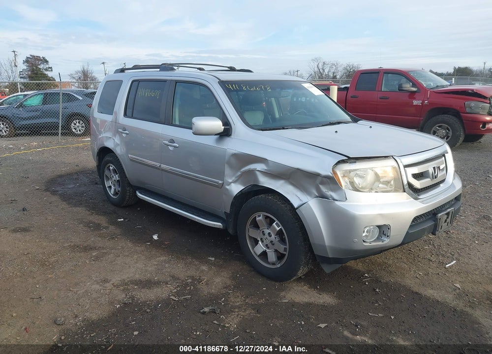 2011 HONDA PILOT TOURING VIN: 5FNYF4H98BB093947