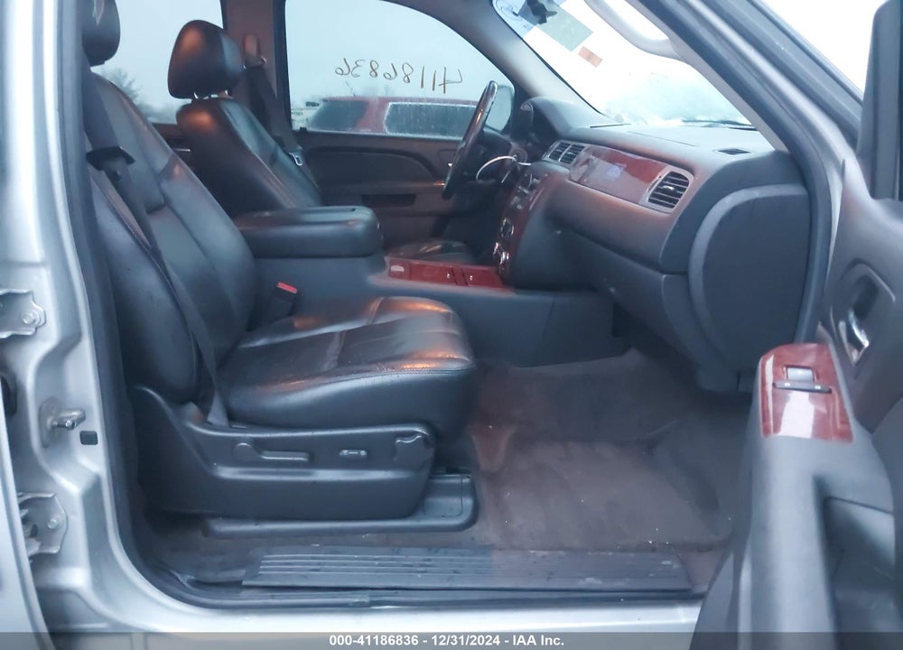 2010 CHEVROLET TAHOE LT VIN: 1GNUKBE03AR263104