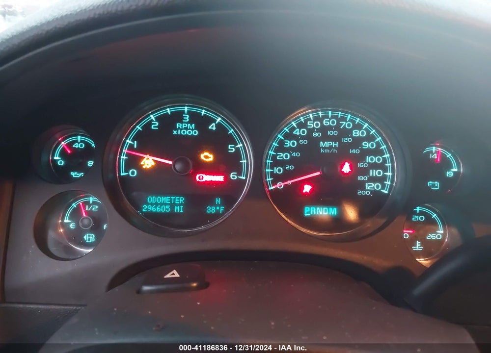2010 CHEVROLET TAHOE LT VIN: 1GNUKBE03AR263104