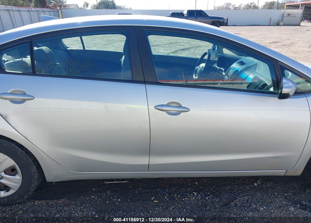2018 KIA FORTE VIN: 3KPFL4A77JE197004