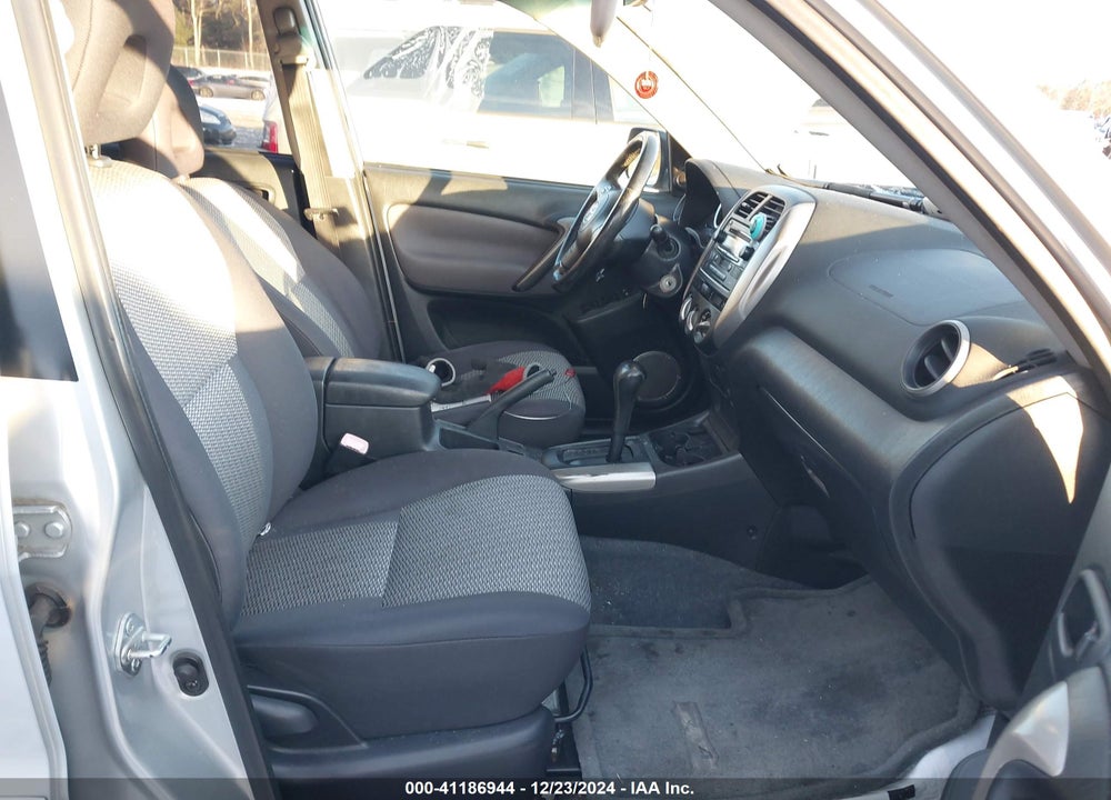 2005 TOYOTA RAV4 VIN: JTEHD20V656025581