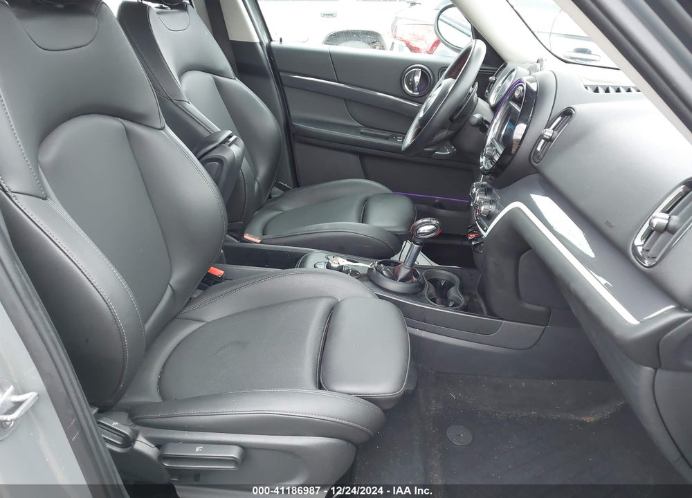2019 MINI COUNTRYMAN COOPER S VIN: WMZYT5C59K3G93864