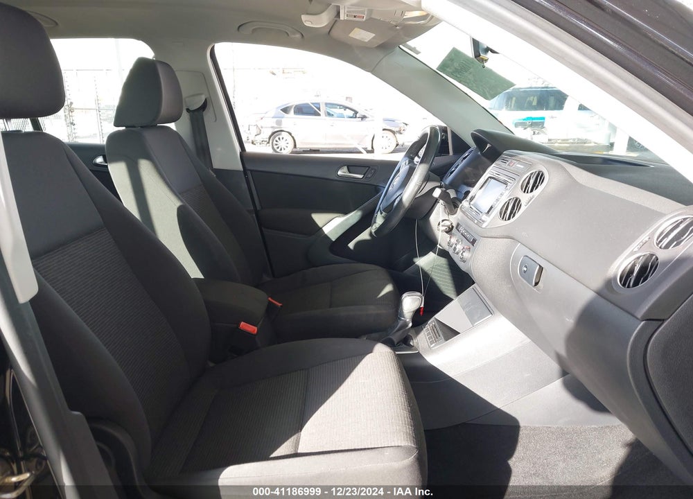 2015 VOLKSWAGEN TIGUAN S VIN: WVGAV7AX9FW550518
