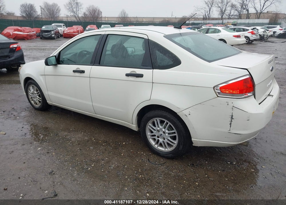 2011 FORD FOCUS SE VIN: 1FAHP3FNXBW180824