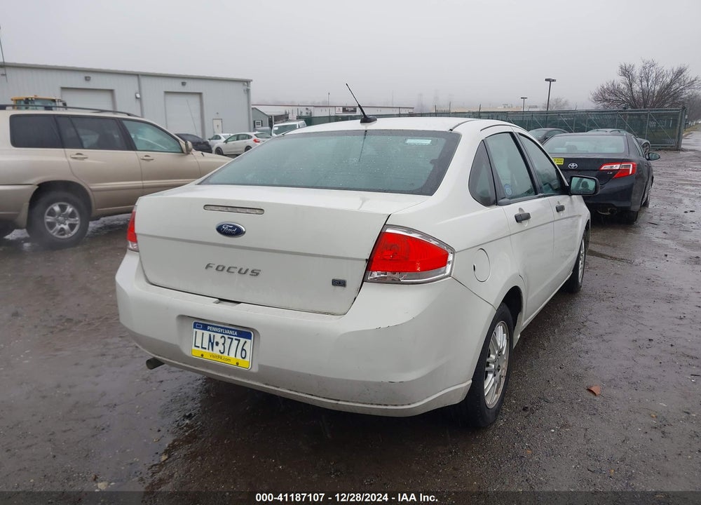 2011 FORD FOCUS SE VIN: 1FAHP3FNXBW180824