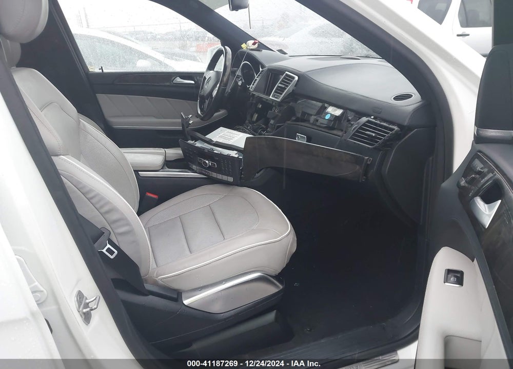2014 MERCEDES-BENZ GL 550 VIN: 4JGDF7DEXEA328392