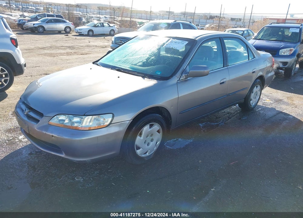 2000 HONDA ACCORD 3.0 LX VIN: 1HGCG1642YA078182