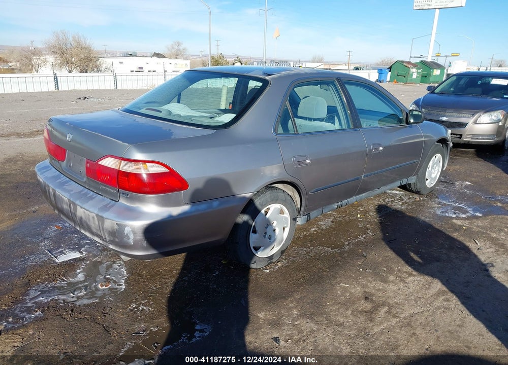 2000 HONDA ACCORD 3.0 LX VIN: 1HGCG1642YA078182
