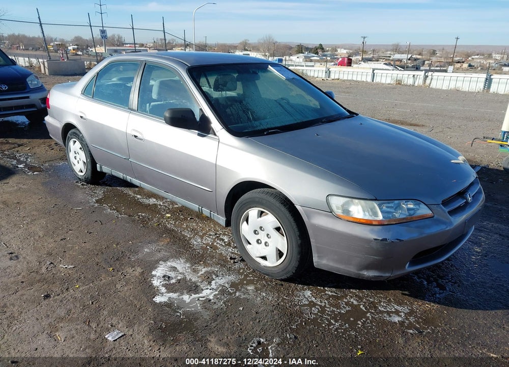 2000 HONDA ACCORD 3.0 LX VIN: 1HGCG1642YA078182