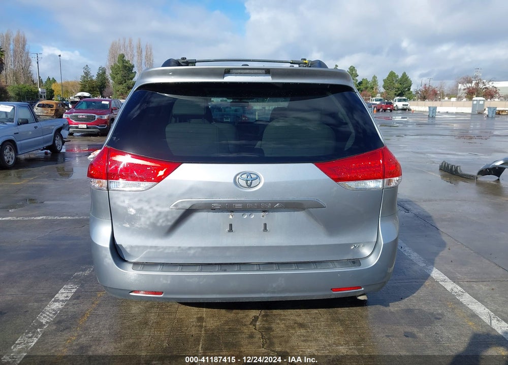2013 TOYOTA SIENNA XLE V6 8 PASSENGER VIN: 5TDYK3DCXDS346787