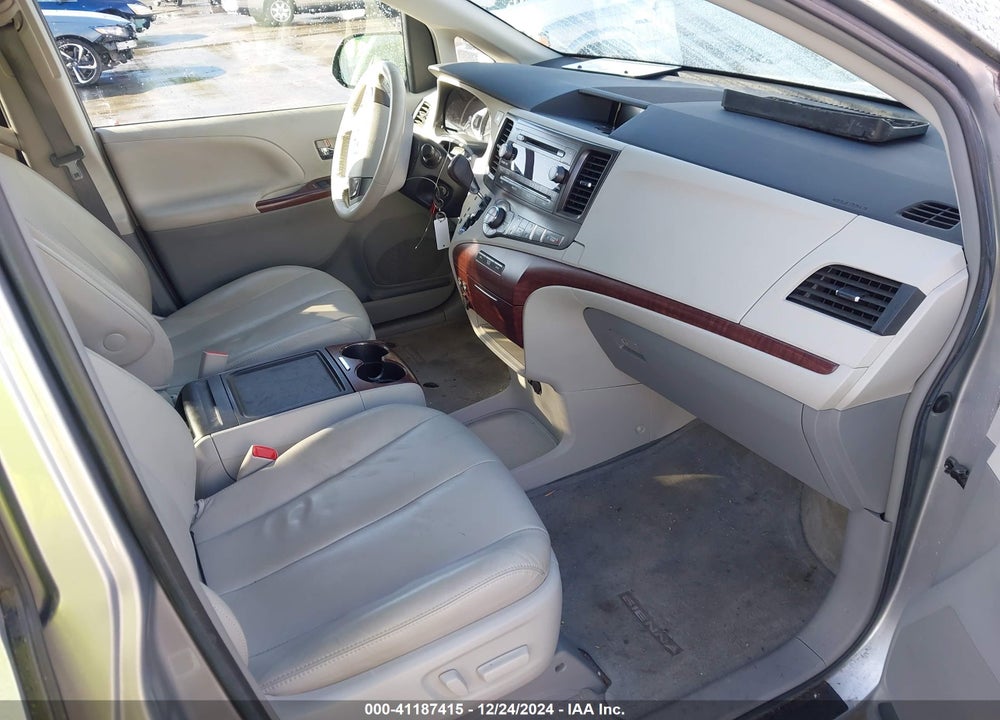 2013 TOYOTA SIENNA XLE V6 8 PASSENGER VIN: 5TDYK3DCXDS346787
