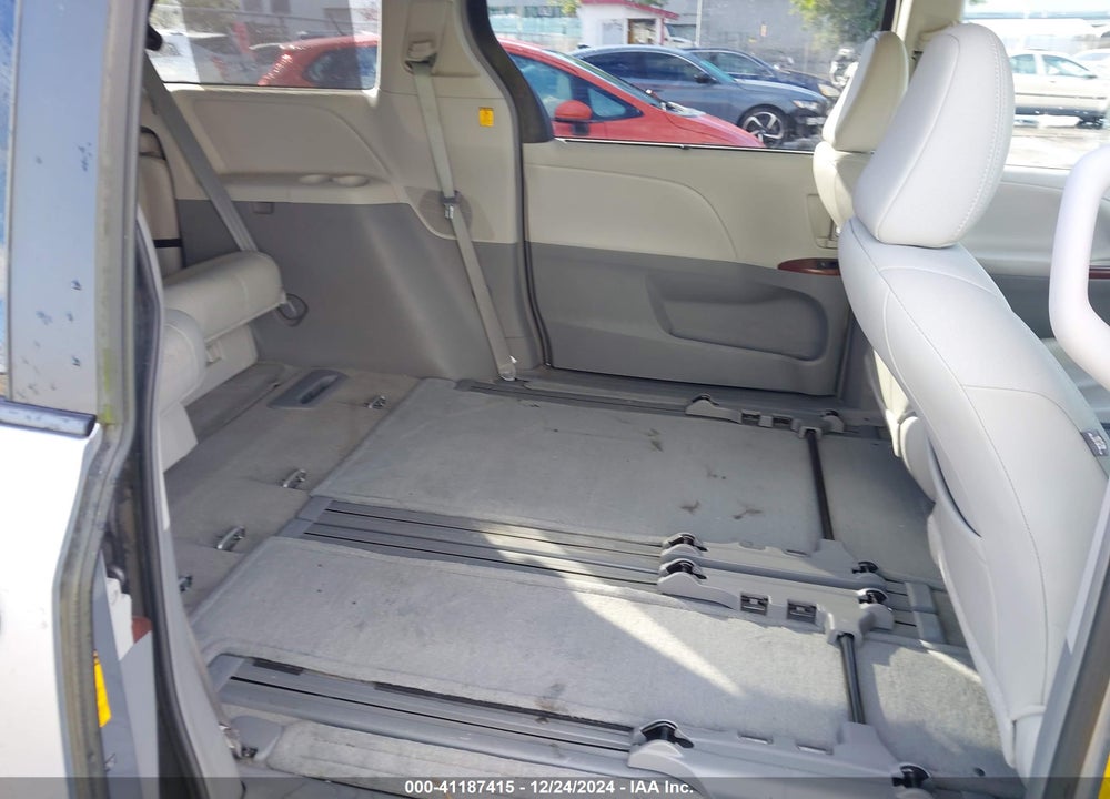 2013 TOYOTA SIENNA XLE V6 8 PASSENGER VIN: 5TDYK3DCXDS346787