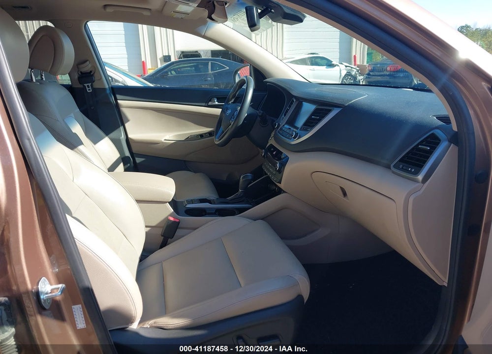 2016 HYUNDAI TUCSON LIMITED VIN: KM8J33A29GU037821