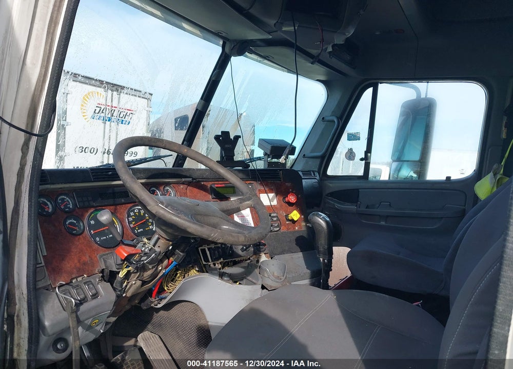 2001 FREIGHTLINER ST120 ST120 VIN: 1FUJA3BD71PF73632