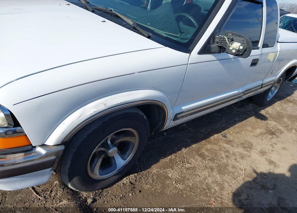 2001 CHEVROLET S-10 LS VIN: 1GCCS19W918130818