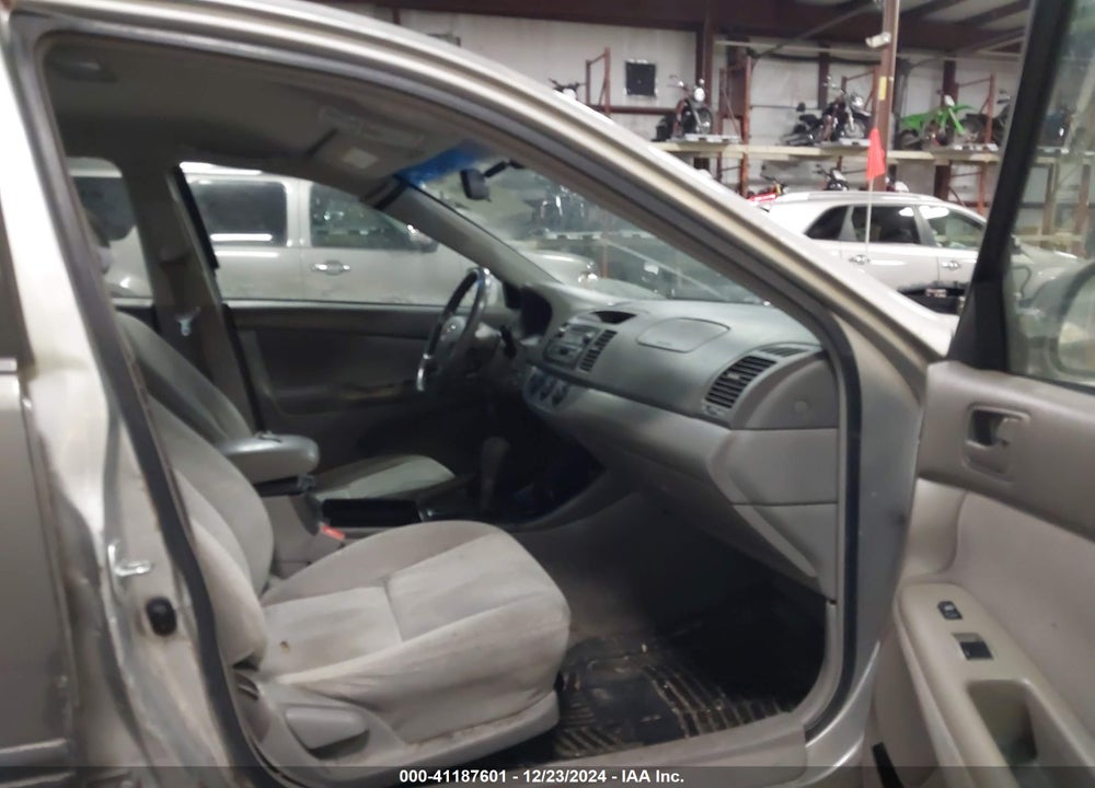 2002 TOYOTA CAMRY LE VIN: 4T1BE32K52U049826