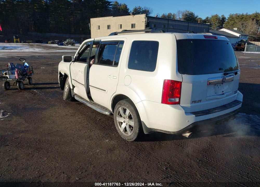 2015 HONDA PILOT TOURING VIN: 5FNYF4H95FB029807