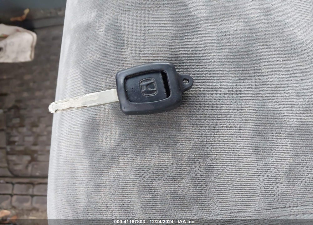 2004 HONDA PILOT EX VIN: 2HKYF18454H611505