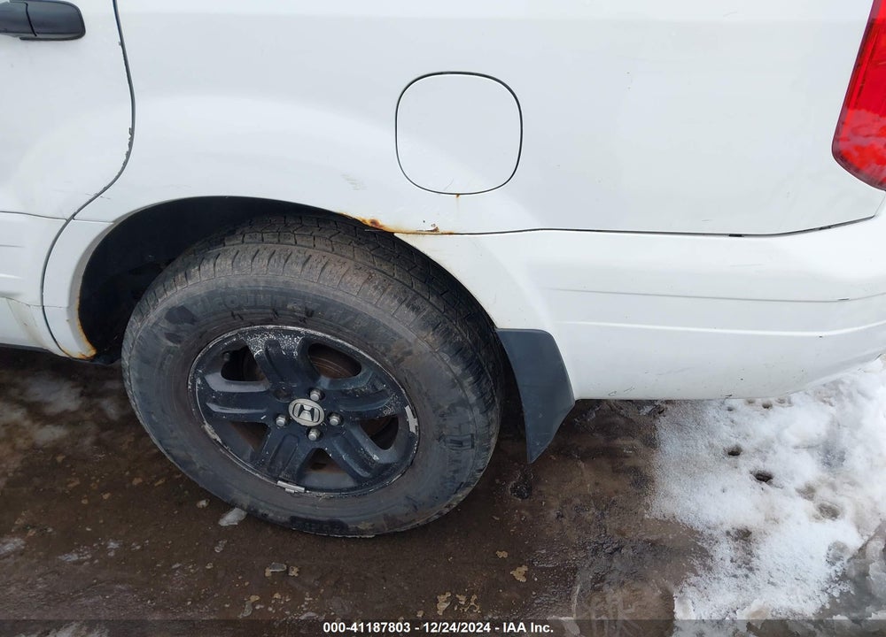 2004 HONDA PILOT EX VIN: 2HKYF18454H611505