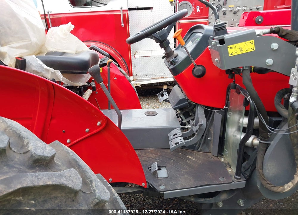 2021 MASSEY FERGUSON 2606H TRACTOR VIN: B3EF1YL1284836