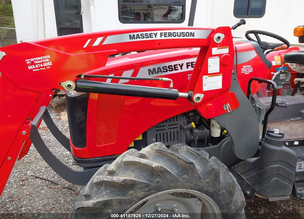 2021 MASSEY FERGUSON 2606H TRACTOR VIN: B3EF1YL1284836