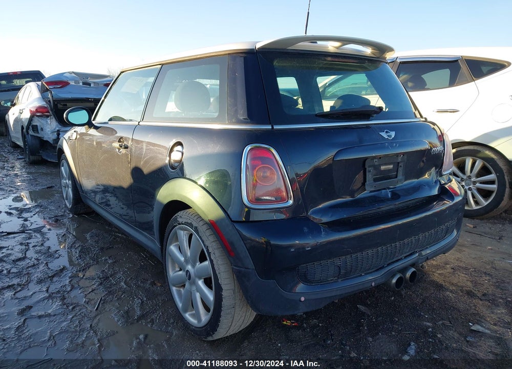 2007 MINI COOPER S VIN: WMWMF73587TL86852
