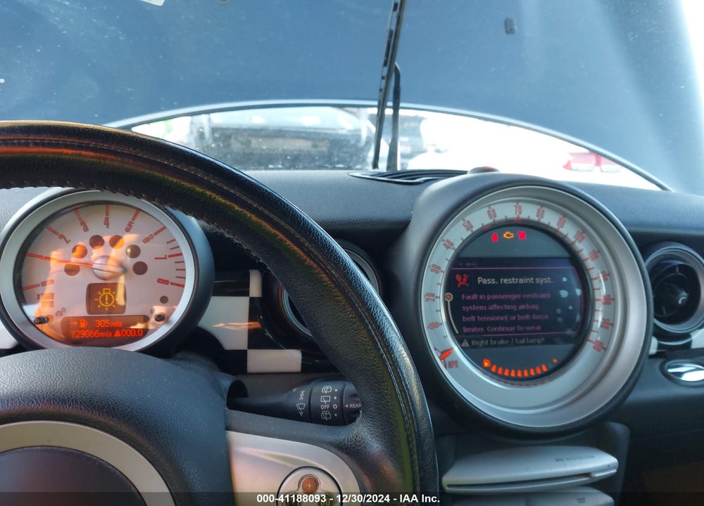 2007 MINI COOPER S VIN: WMWMF73587TL86852