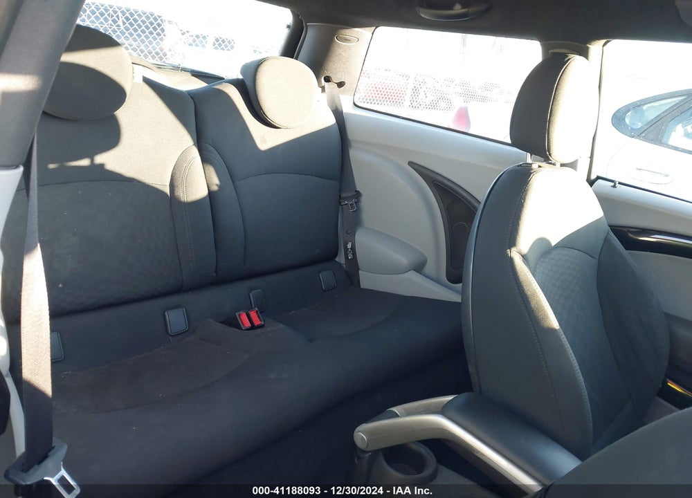 2007 MINI COOPER S VIN: WMWMF73587TL86852