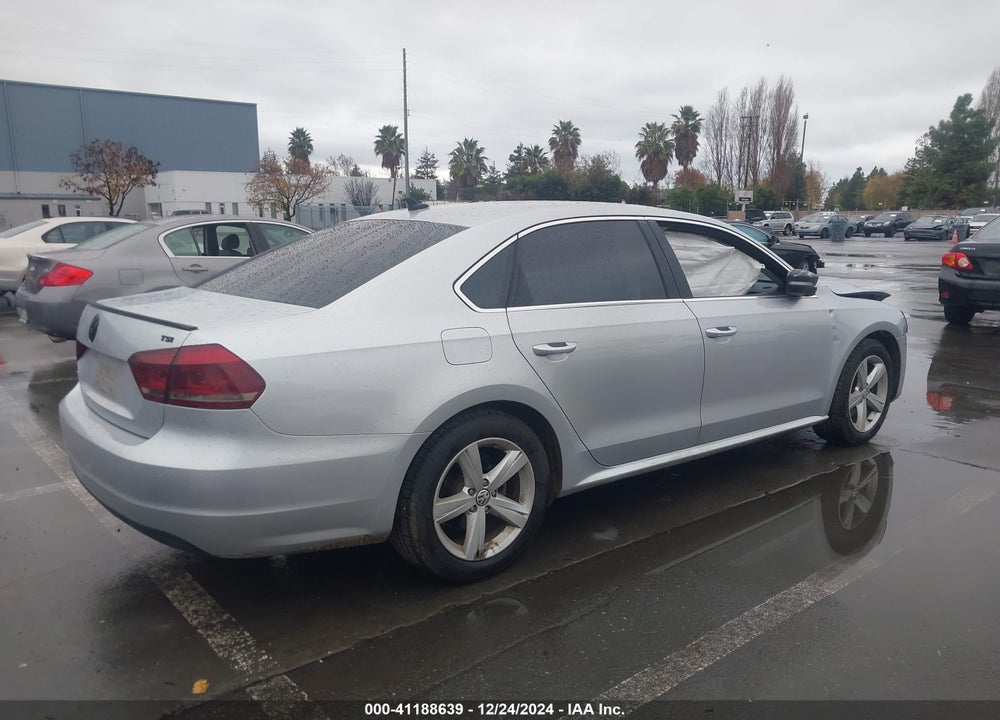 2015 VOLKSWAGEN PASSAT VIN: 1VWAT7A37FC088966
