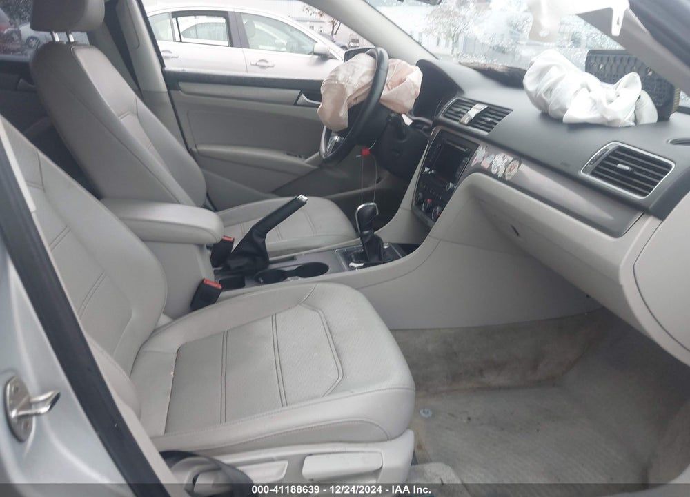 2015 VOLKSWAGEN PASSAT VIN: 1VWAT7A37FC088966