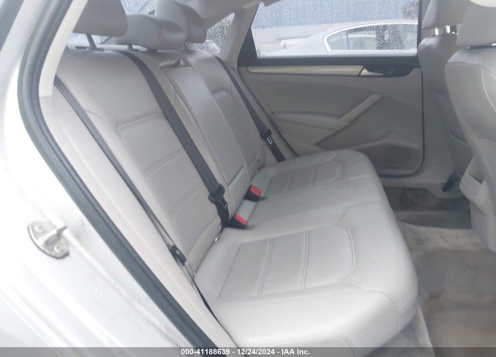 2015 VOLKSWAGEN PASSAT VIN: 1VWAT7A37FC088966