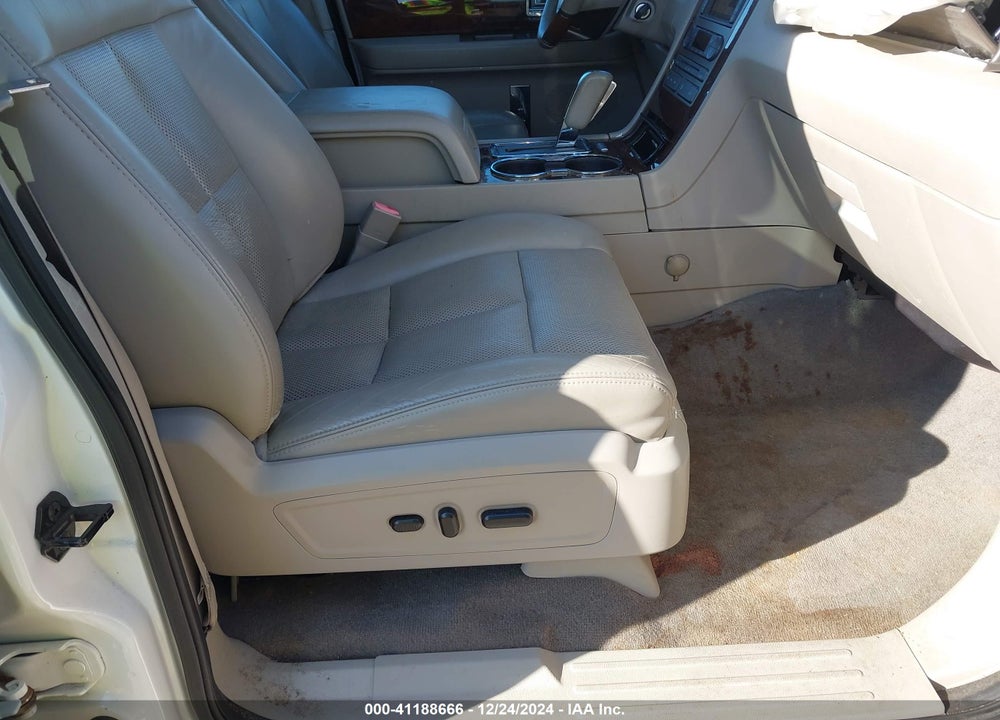 2014 LINCOLN NAVIGATOR L VIN: 5LMJJ3H58EEL04408