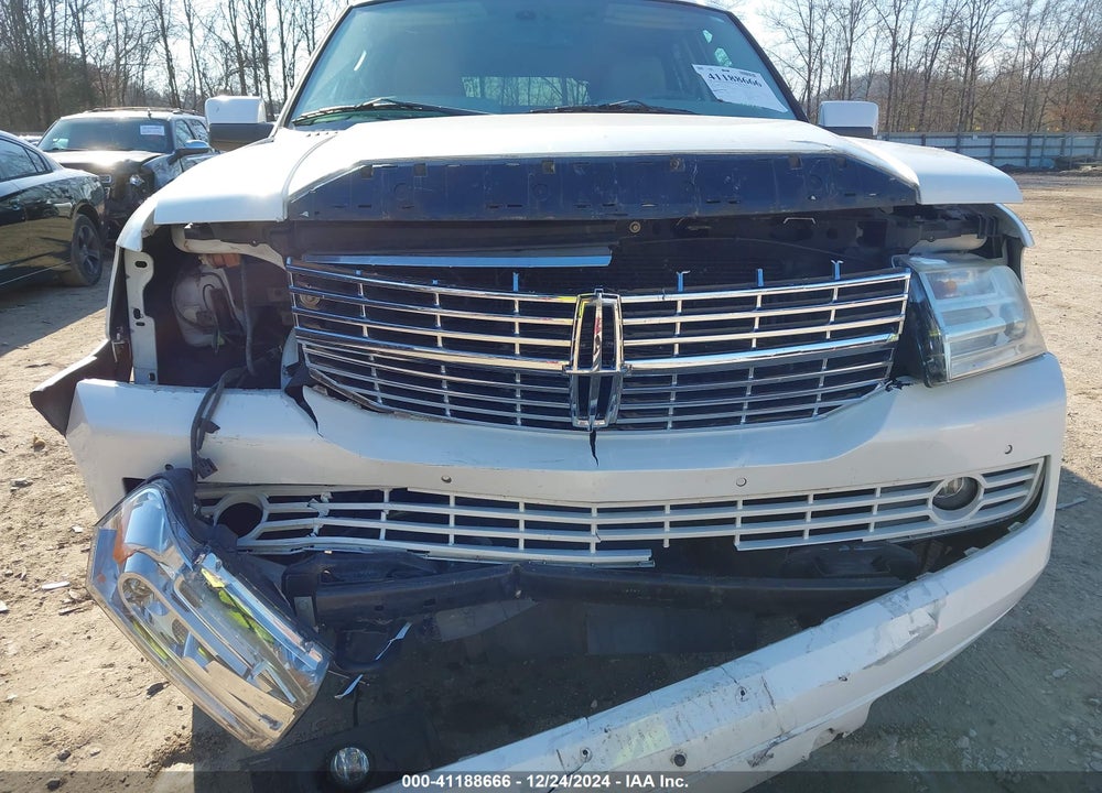 2014 LINCOLN NAVIGATOR L VIN: 5LMJJ3H58EEL04408