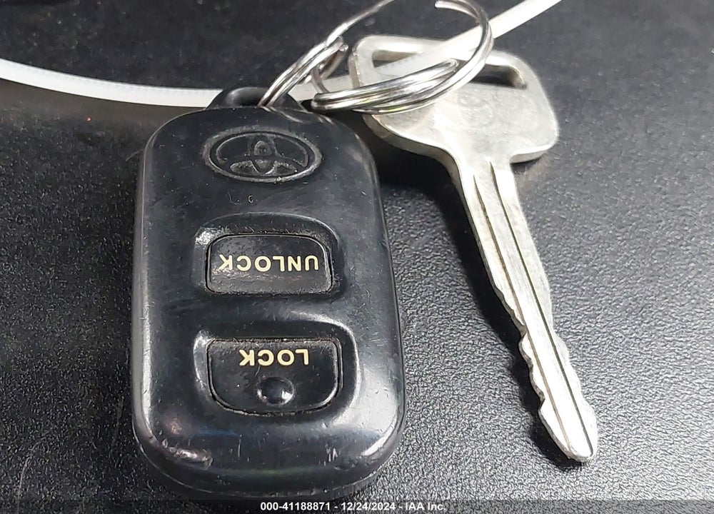 2001 TOYOTA SIENNA LE VIN: 4T3ZF13C11U355306