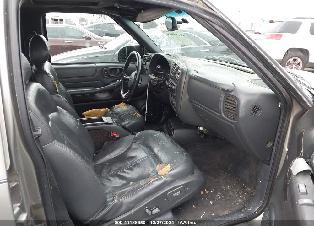 2001 CHEVROLET BLAZER LT VIN: 1GNCS13W312125925