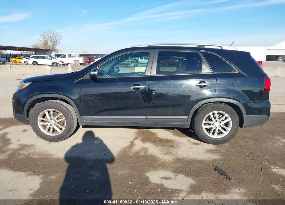 2015 KIA SORENTO LX VIN: 5XYKT3A67FG570066