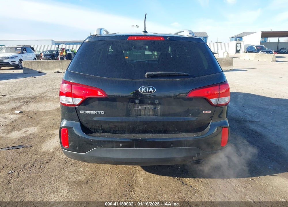 2015 KIA SORENTO LX VIN: 5XYKT3A67FG570066