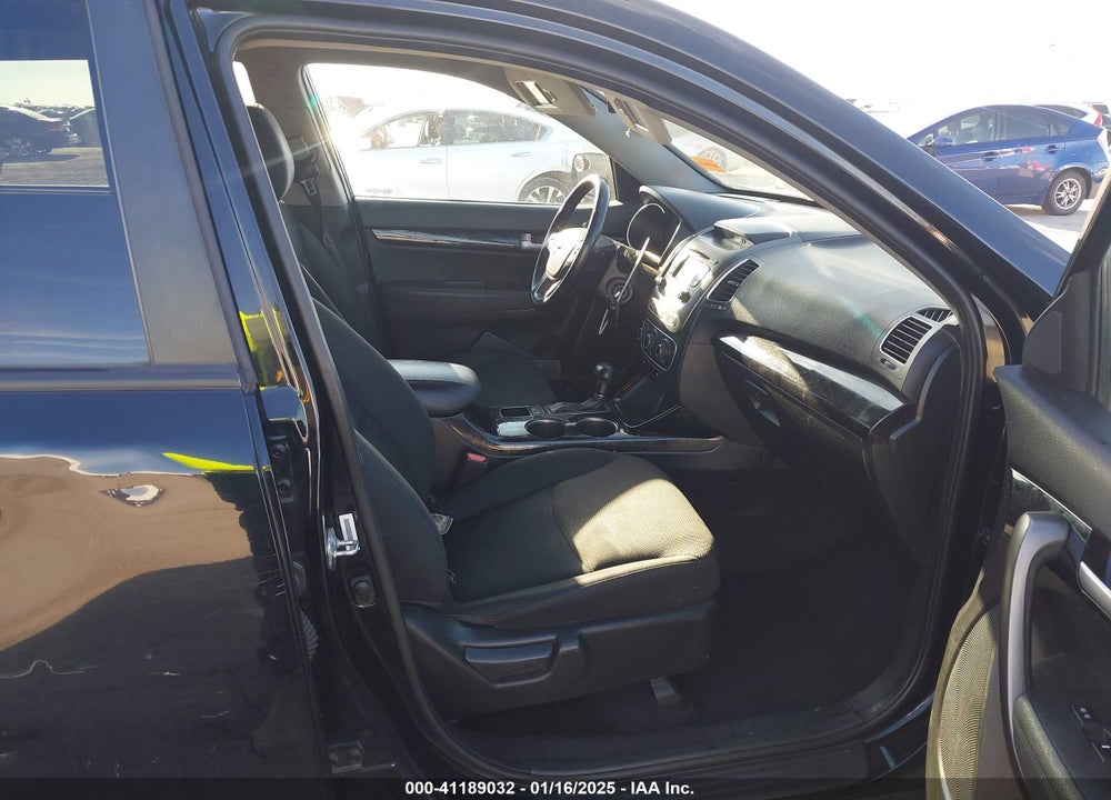 2015 KIA SORENTO LX VIN: 5XYKT3A67FG570066
