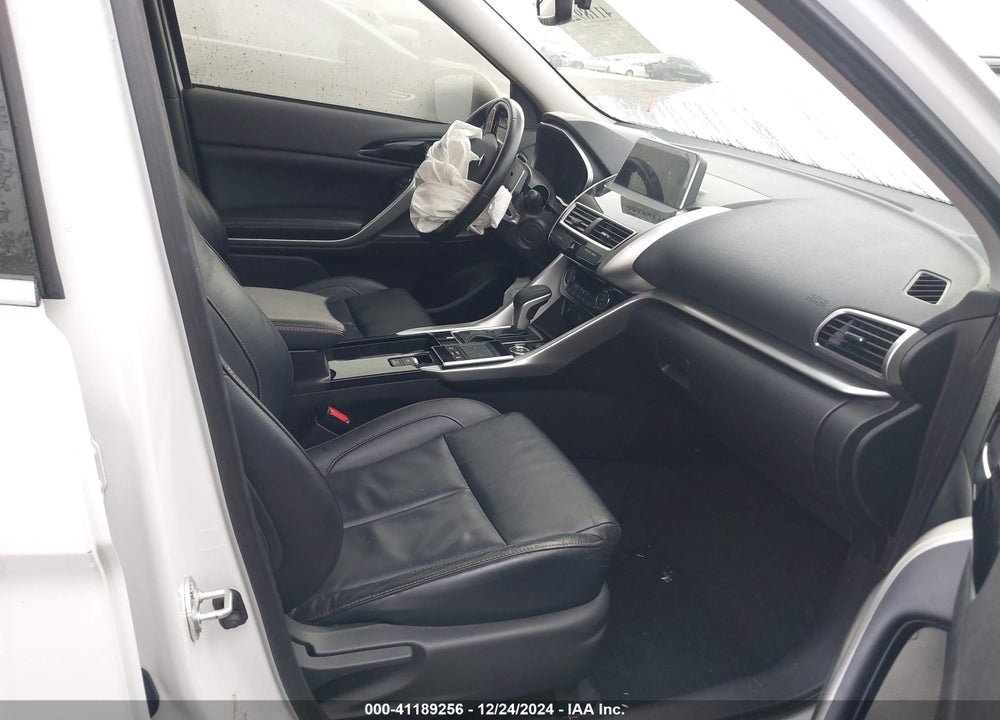 2018 MITSUBISHI ECLIPSE CROSS SEL VIN: JA4AT5AA8JZ061331