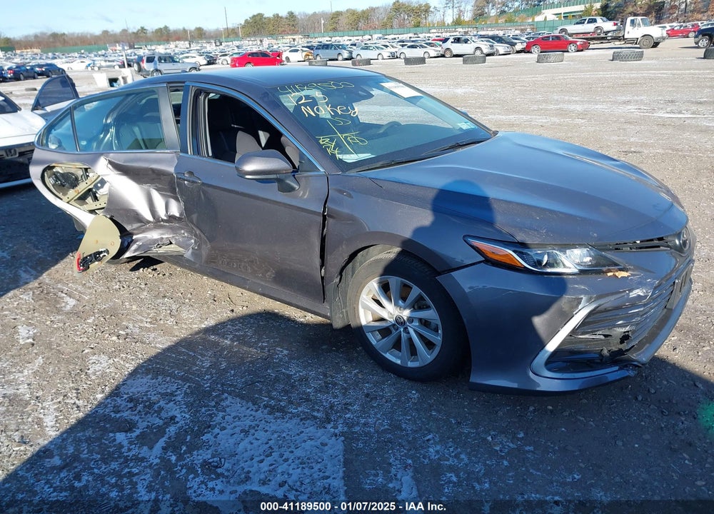 2021 TOYOTA CAMRY LE VIN: 4T1C11AK6MU616117