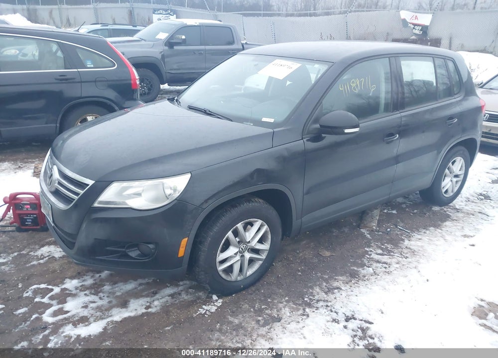 2011 VOLKSWAGEN TIGUAN VIN: WVGBV7AX7BW537877