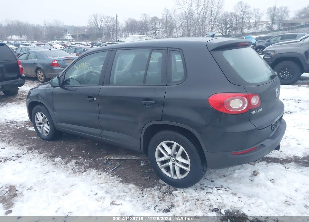 2011 VOLKSWAGEN TIGUAN VIN: WVGBV7AX7BW537877