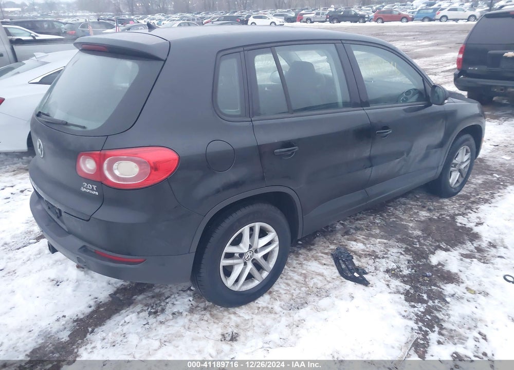 2011 VOLKSWAGEN TIGUAN VIN: WVGBV7AX7BW537877