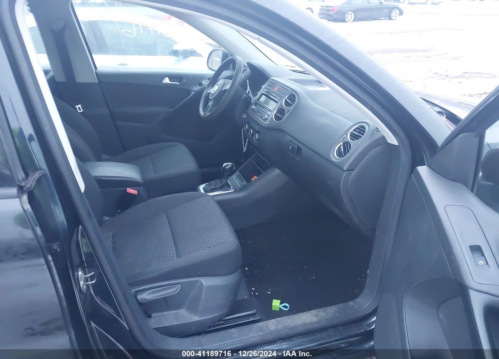 2011 VOLKSWAGEN TIGUAN VIN: WVGBV7AX7BW537877